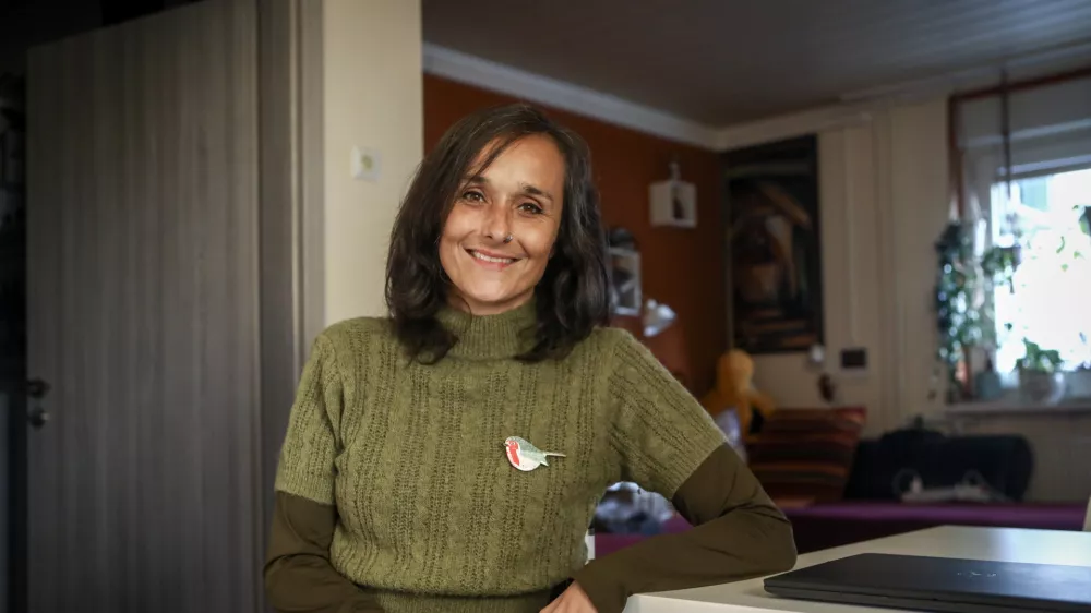 Nina Wabra Jakič: &raquo;Moč ni to, da iz bitke pride&scaron; smejoč, z ble&scaron;čečim ogrinjalom in sijočo krono na glavi. Po navadi pride&scaron; potolčen in razcapan.&laquo; / Foto: Luka Cjuha