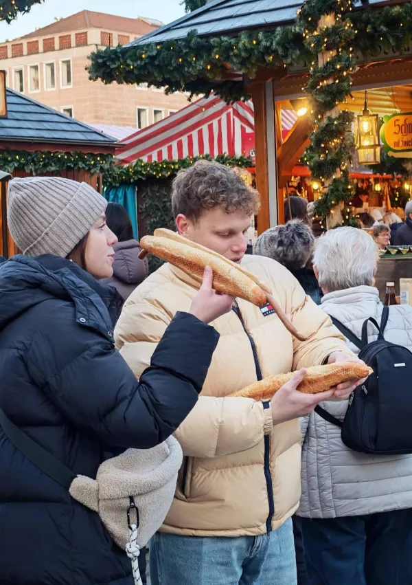 Velika uspe&scaron;nica, pol metrske klobase. / Foto: Miha First
