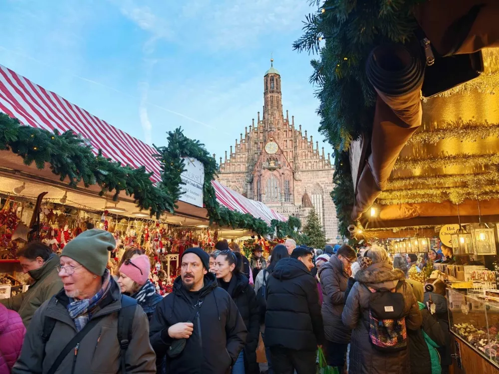 V zadnjih letih so veliki božični sejmi v Avstriji, Nemčiji in Franciji res dobro obiskani. / Foto: Miha First