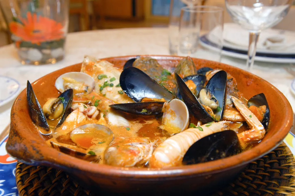 The fish soup called brodetto di Pesce is a typical dish of the Marche seafood cuisine where numerous varieties of fish are used such as cuttlefish, mullet, sole, dogfish, monkfish, clams, mussels / Foto: Francesco Vignali