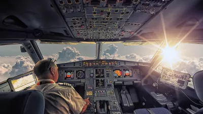 September 2016 - In The Air, French airspace - The cockpit of an Airbus A320 in flight / Foto: Stockbym
