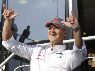 FILE - In this Sept. 1, 2012 file photo Mercedes Grand Prix driver Michael Schumacher of Germany celebrates in the paddock after the qualifying session ahead the Belgium Formula One Grand Prix in Spa-Francorchamps circuit, Belgium. Schumacher, is poised to compete in his 300th GP on Sunday at the age of 43. Seven-time world champion Michael Schumacher confirmed Thursday Oct. 4, 2012 that he will retire for good at the end of current Formula One season. (AP Photo/Luca Bruno, File) / Foto: Luca Bruno