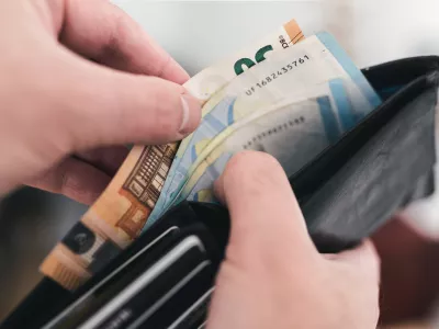 Odločitve podjetij, zaradi katerih potro&scaron;niki&nbsp;za manj vsebine plačajo isto ceno, niso sprejete z navdu&scaron;enjem. Tudi v primeru na&scaron;ega bralca se je to potrdilo. / Foto: iStock