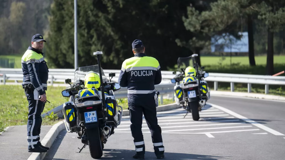 prometni nadzorpolicija - simbolična fotografijaprometna policijavarnost v prometupolicija na motorjihmotoristična policijaprehitri voznikiavtocestna policija08.04.2025 Policijski nadzor, počivali&scaron;če PovodjeFOTO: Nik Erik Neubauer / Foto: Nik Erik Neubauer