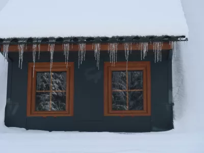 Zima, sneg, ledene sveče Foto: Tatjana Pihlar