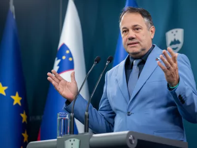 Ljubljana, vlada.Novinarska konferenca po seji vlade.Podpredsednik vlade Matej Arcon.