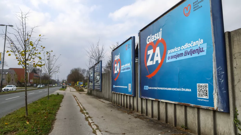 13.11.2025 - Plakat - referendum o Zakonu o pomoči pri prostovoljnem končanju življenja Foto: Luka Cjuha