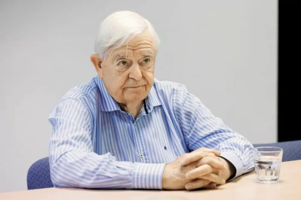 Portret, Milan Kučan