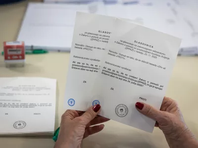 Ljubljana, UE Ljubljana,Predcasno glasovanje na posebnih voliscih na referendumu o zakonu o pomoci pri prostovoljnem koncanju zivljenja.