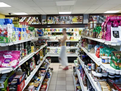 Trgovina Cekarnakupovanježivilahranatrgovinetrgovciko&scaron;arica25.06.2025 - Nakupovanje ob nedeljah in praznikih, odprte trgovine. FOTO: Nik Erik Neubauer