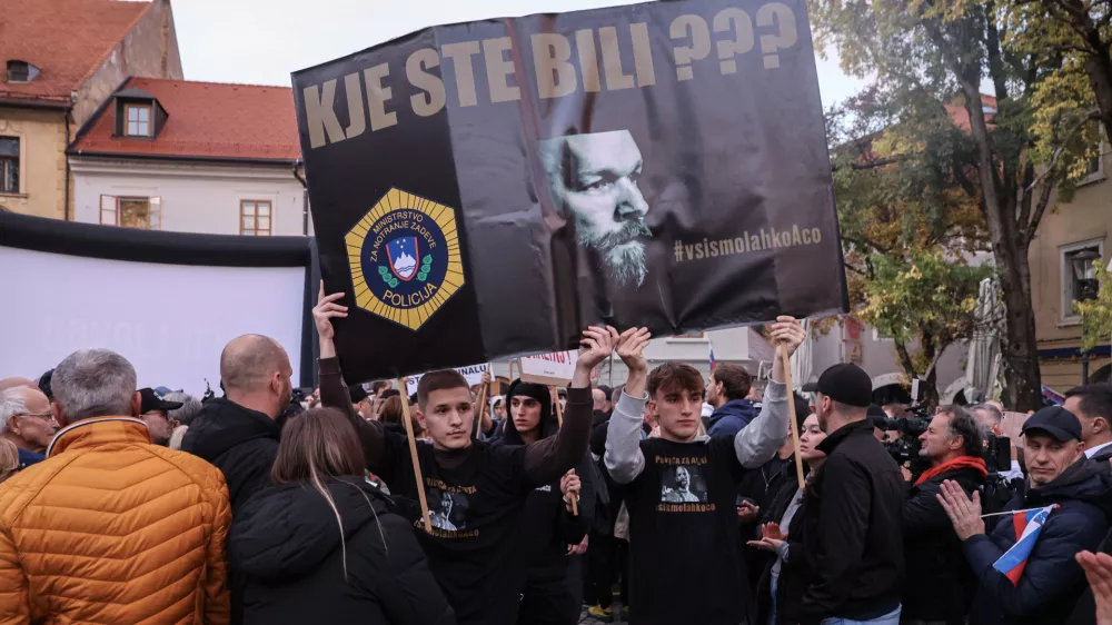 - 28.10.2025 - Izredna skup&scaron;čina občine Novo Mesto s svetniki in predstavniki vlade in protest proti romskemu nasilju z naslovom Dovolj je!//FOTO: Jaka Gasar