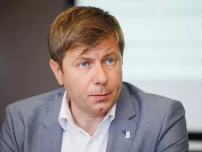 Ljubljana, Trgovinska zbornica Slovenije.Skupna novinarska konferenca gospodarskih zbornic in delodajalskih zdruzenj na temo Razmere v gospodarstvu, kam nas peljejo reforme in stanje na podrocju delovanja Ekonomsko-socialnega sveta.Predsednik OZS Blaz Cvar.