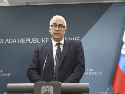 Glavni izvr&scaron;ni direktor Gospodarske zbornice Slovenije Mitja Goren&scaron;ček- 06.12.2023 - Srečanje predsednika vlade Roberta Goloba s predstavniki gospodarskih združenj in organizacij, na katerem bodo razpravljali o predlogu zakona o nujnih ukrepih na področju zdravstvenega varstva. //FOTO: Luka Cjuha