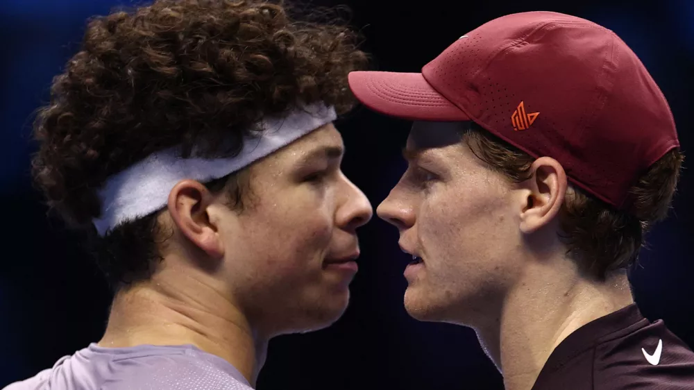 Tennis - ATP Finals - Turin - Palasport Olimpico, Turin, Italy - November 14, 2025 Italy's Jannik Sinner shakes hands with Ben Shelton of the U.S. after winning their group stage match REUTERS/Guglielmo Mangiapane