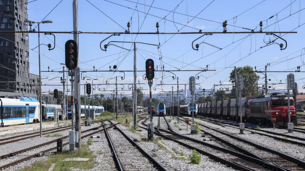 - 10.09.2024 - železni&scaron;ka postaja Ljubljana, vlak, potniki, turisti//FOTO: Jaka Gasar