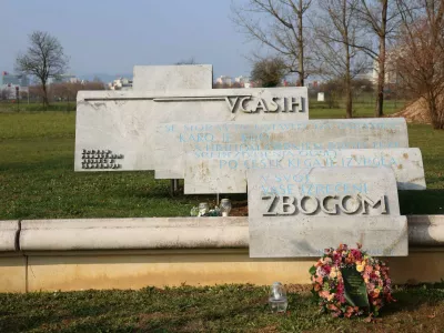 Osrednji spomenik žrtvam prometnih nesreč na pokopali&scaron;ču Žale. 