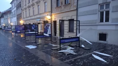 Uničena razstava na Gallusovem nabrežju