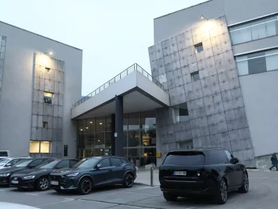 Na računih v tujini imajo rezidenti Slovenije več kot tri milijarde evrov