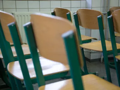 . - Gimnazija Antona A&scaron;kerca, A&scaron;kerčeva cesta 1 v Ljubljani - simbolična fotografija - &scaron;olski stoli - - Informativni dnevi 2016 - informativni dan na fakultetah in srednjih &scaron;olah za bodoče &scaron;tudente in dijake -  &scaron;olstvo - &scaron;tudij - bodoči dijaki in &scaron;tudenti - srednje&scaron;olsk in &scaron;tudijski programi - izobraževanje -   //FOTO: Maja Marko