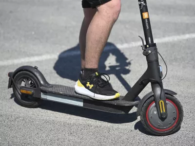 E - SKIROSKIRO SIMBOLIČNA FOTOGRAFIJAvarnost v prometu električni skiro14.05.2025 Novinarska konferenca: " Varno z e-skirojem "FOTO: Nik Erik Neubauer