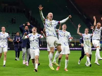Soccer Football - World Cup - UEFA Qualifiers - Group I - Italy v Norway - San Siro, Milan, Italy - November 16, 2025 Norway's Erling Haaland and teammates celebrate after the match REUTERS/Claudia Greco   TPX IMAGES OF THE DAY