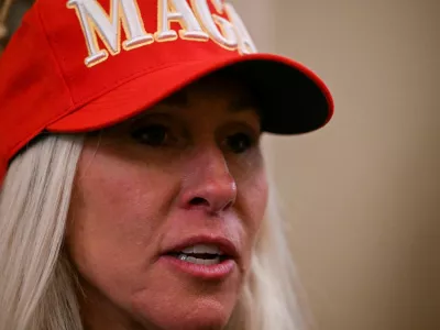 Predsednikov obrat za 180 stopinj o Epsteinovih dokumentih