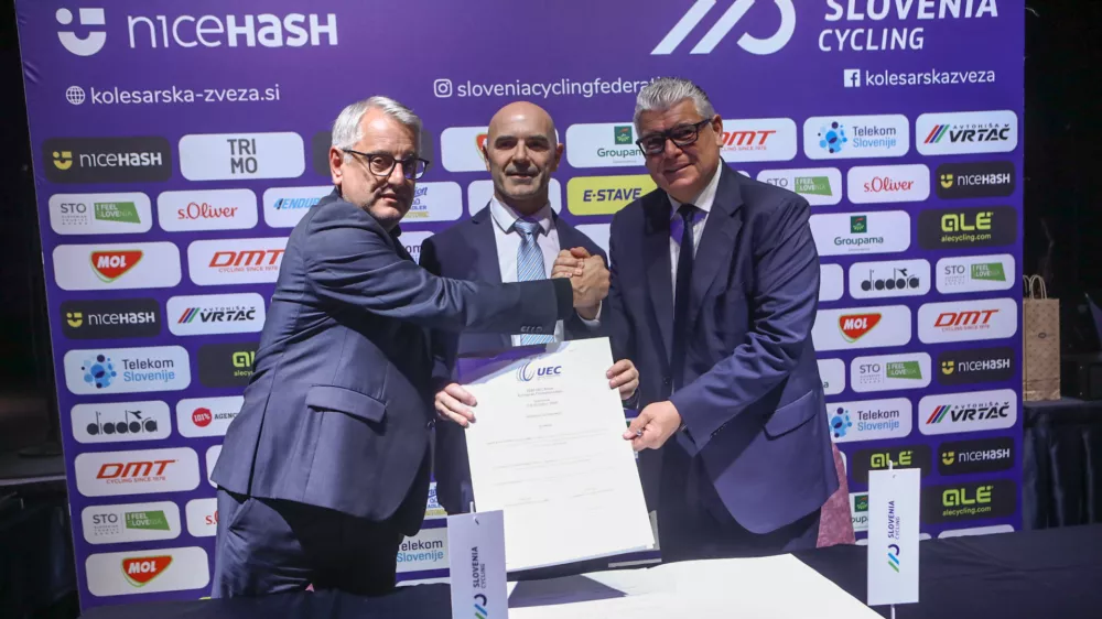 17.11.2025 - podpis pogodbe o organizaciji kolesarskega cestnega evropskega prvenstva v Sloveniji leta 2026. KolesarstvoFoto: Luka Cjuha