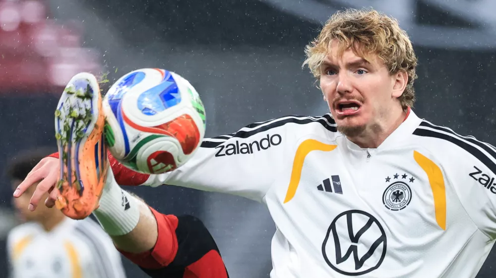 16 November 2025, Saxony, Leipzig: Germany's Nick Woltemade in action during a training session ahead of the FIFA World Cup European qualifying soccer match against Slovakia. Photo: Jan Woitas/dpa
