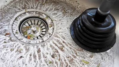 Ni vseeno, kako se lotimo zama&scaron;enega odtoka. / Foto: Istock