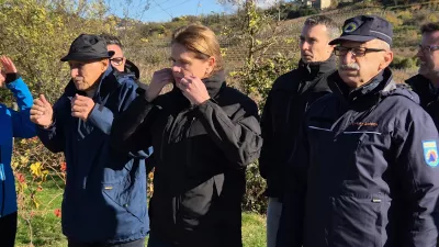 Goriska Brda, ob unicenem mostu med Drnovkom in Vedrijanom.Izjava infrastrukturne ministrice Alenke Bratusek in poveljnika republiskega staba CZ Srecka Sestana.