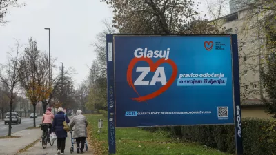 11.11.2025 - Plakat - referendum o Zakonu o pomoči pri prostovoljnem končanju življenjaFoto: Luka Cjuha