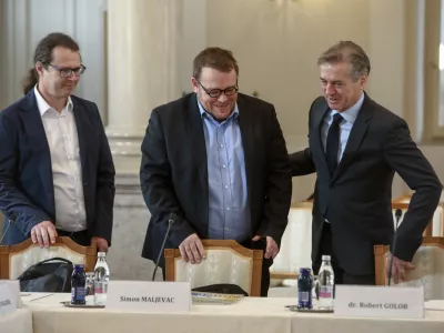  Luka Omladič in Simon Maljevac in Robert Golob18.11.2025 - posvet o izvajanju dolgotrajne oskrbe v organizaciji predsednika vlade, ki se ga bosta udeležila tudi minister za solidarno prihodnost Simon Maljevac in državni sekretar Luka Omladič;Foto: Luka Cjuha