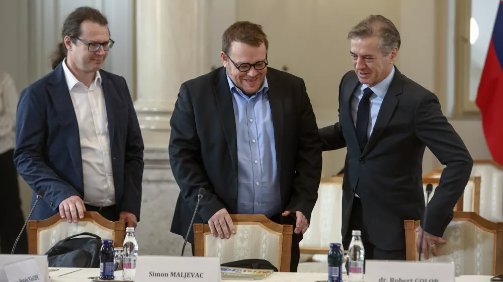  Luka Omladič in Simon Maljevac in Robert Golob18.11.2025 - posvet o izvajanju dolgotrajne oskrbe v organizaciji predsednika vlade, ki se ga bosta udeležila tudi minister za solidarno prihodnost Simon Maljevac in državni sekretar Luka Omladič;Foto: Luka Cjuha