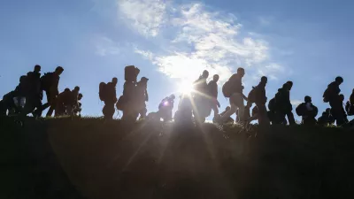 - 20.10.2015 - Slovenija - slovensko-hrva&scaron;ka meja - Rigonce - simbolična fotografija -- Begunci 2015 - migracije po zahodni balkanski poti - migracijskapot beguncev iz Sirije, Afganistana in Iraka čez Balkan proti zahodniEvropi - evropska begunska kriza - migranti -///FOTO: Jaka Gasar / Foto: Jaka Gasar