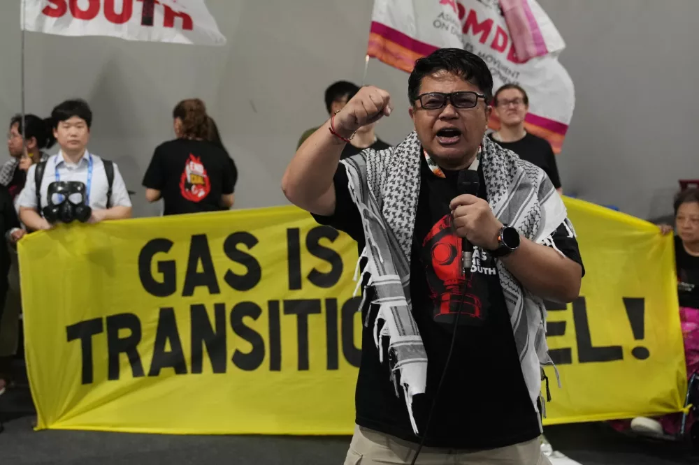 Activists participate in a demonstration against fossil fuels at the COP30 U.N. Climate Summit, Wednesday, Nov. 19, 2025, in Belem, Brazil. (AP Photo/Fernando Llano)
