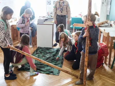 - 22.11.2025. - Srečanje medvedkov in čebelic. Delavnice za otroke Mestne Zveze Tabornikov na O&Scaron; Vič v Ljubljani.//FOTO: Bojan Velikonja