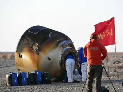 Srečen povratek, toda zdaj morajo na postajo poslati novo kapsulo. / Foto: Profimedia