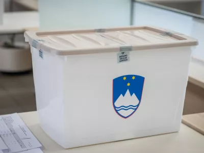 Ljubljana, UE Ljubljana,Predcasno glasovanje na posebnih voliscih na referendumu o zakonu o pomoci pri prostovoljnem koncanju zivljenja.