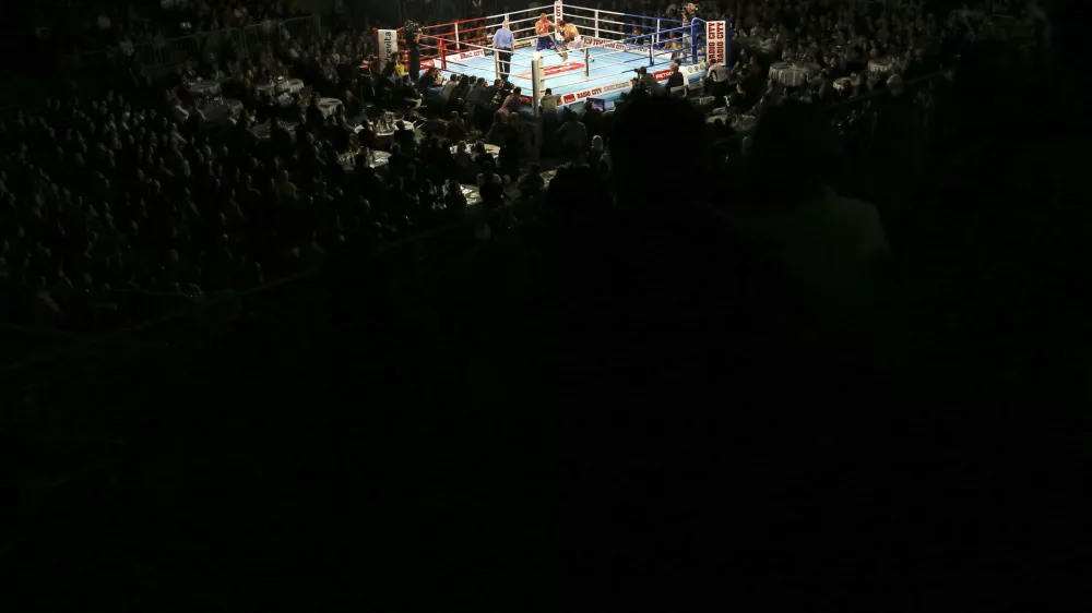 - simbolična fotografija - ring, Dejan Zavec, belgijski boksar armenskega rodu Sa&scaron;a Jengoian- 11.04.2015 - boks v mariborski dvorani Tabor - dvoboj med Dejanom Zavcem in aktualnim svetovnim prvakom Sa&scaron;o Jengojanom - obračun za naslov svetovnega prvaka supervelterske kategorije po verziji WBF World  //FOTO: Jaka Gasar