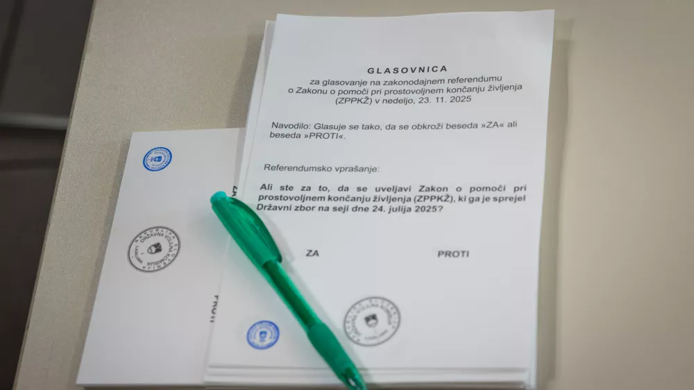 Ljubljana, UE Ljubljana,Predcasno glasovanje na posebnih voliscih na referendumu o zakonu o pomoci pri prostovoljnem koncanju zivljenja.