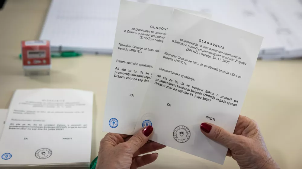 Ljubljana, UE Ljubljana,Predcasno glasovanje na posebnih voliscih na referendumu o zakonu o pomoci pri prostovoljnem koncanju zivljenja.