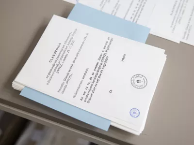 Ljubljana, UE Ljubljana.Predsednica DZ Urska Klakocar Zupancic je predcasno glasovala na referendumu o zakonu o pomoci pri prostovoljnem koncanju zivljenja.