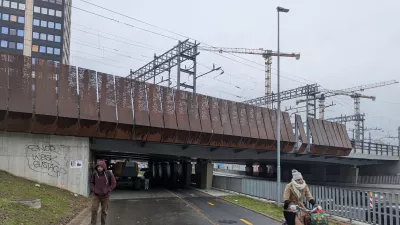 Pogled na železni&scaron;ki nadvoz danes zjutraj.