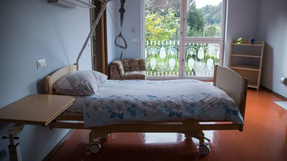 - 07.10.2016 - Hi&scaron;a LJUBhospic, Hradeckega 20 v Ljubljani - dan odprtih vrat na dan pred svetovnim dnevom hospica in paliativne oskrbe - bivanje neozdravljivih bolnikov in nega umirajočim - brezplačna celostna hospic paliativna oskrba  ..//FOTO: Maja Marko