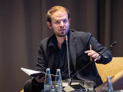 Ljubljana, hotel Grand Plaza.Mednarodni kongres dela z naslovom Razdeljeni svet, zdruzeno delavstvo.Moderator panela Faris Kocan.