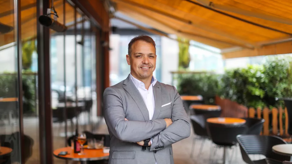 - 31.03.2022 - Dr. Peter Baloh, strokovnjak za uvajanje novosti in sprememb na področju transformacije organizacijske kulture in voditeljskih procesov - partner v E2grow, podjetju, ki je plod slovenskega znanja in hkrati eno izmed le treh Gallupovih partnerskih podjetij na svetu in avtor 22 razprodanih knjig na temo poslovne produktivnosti - //FOTO: Bojan Velikonja