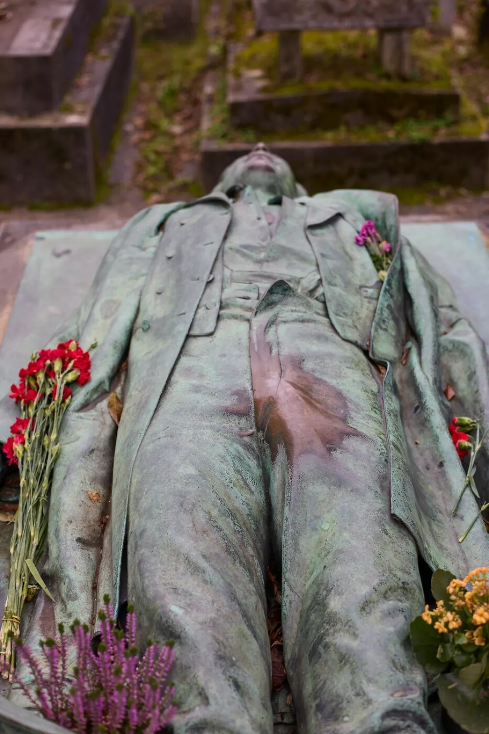 Paris, Cimeti&egrave;re du P&egrave;re-Lachaise, grave of the journalist Victor Noir, who was shot by Prince Pierre Napoleon Bonaparte during a duel, The naturalistic-style tomb was created by the sculptor Jules Dalou in 1891.Paris, 08, November 2024.,Image: 940016827, License: Rights-managed, Restrictions:, Model Release: no