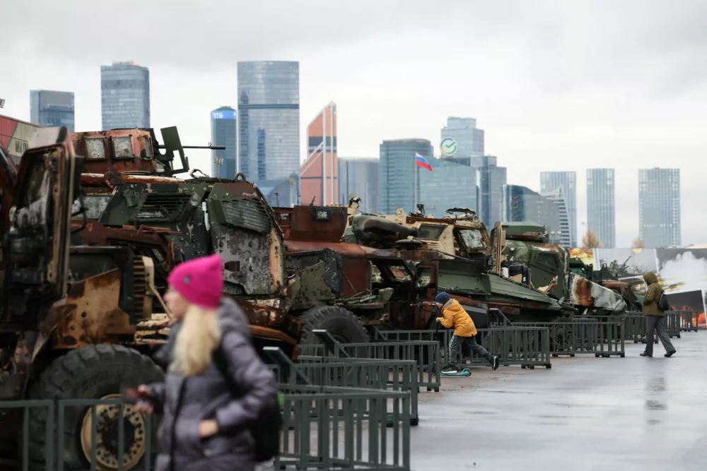 FILE PHOTO: People visit an exhibition of military hardware and equipment, said to have been destroyed and captured by Russian armed forces in the course of a conflict against Ukraine, at the Victory Museum, with the Moscow International Business Centre (Moskva-City) visible in the background in Moscow, Russia, November 4, 2025. REUTERS/Anastasia Barashkova/File Photo
