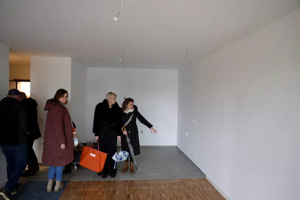 So različnih velikosti, in sicer enosobna, dvosobna in eno dvoinpolsobno. Foto: Jaka Gasar