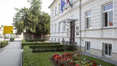 - občinska stavba - Trža&scaron;ka 1 - 26.08.2019 &ndash; Občina Vrhnika - obisk pri županu za rubriko župani zasebno //FOTO: Matjaž Ru&scaron;t